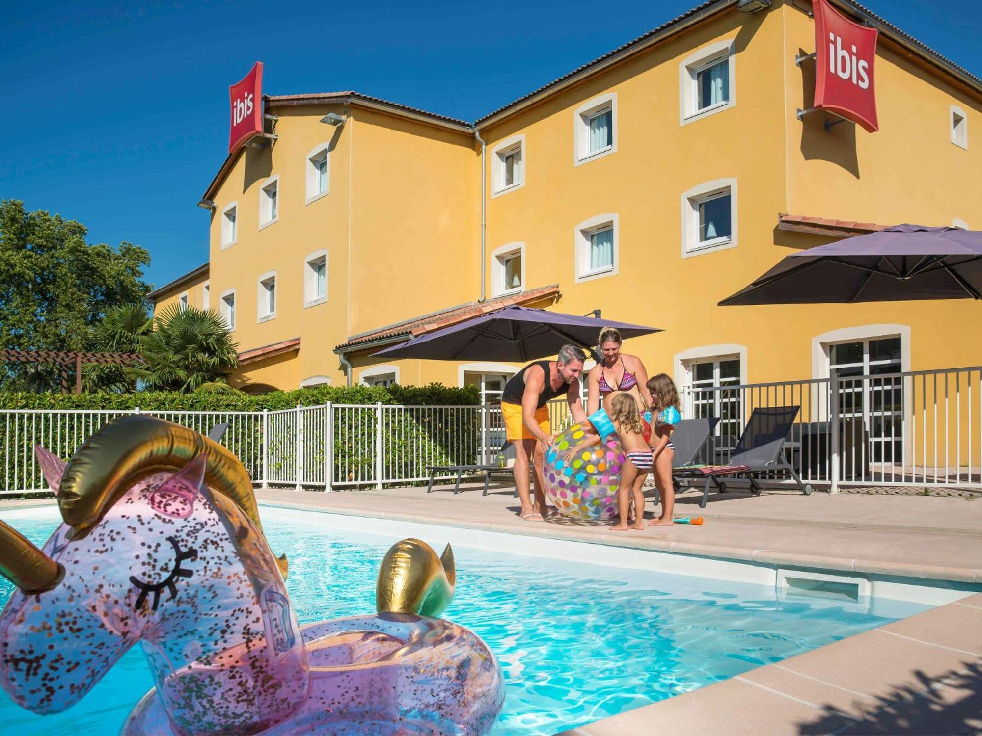 Ibis Manosque Cadarache Hotel Bagian luar foto