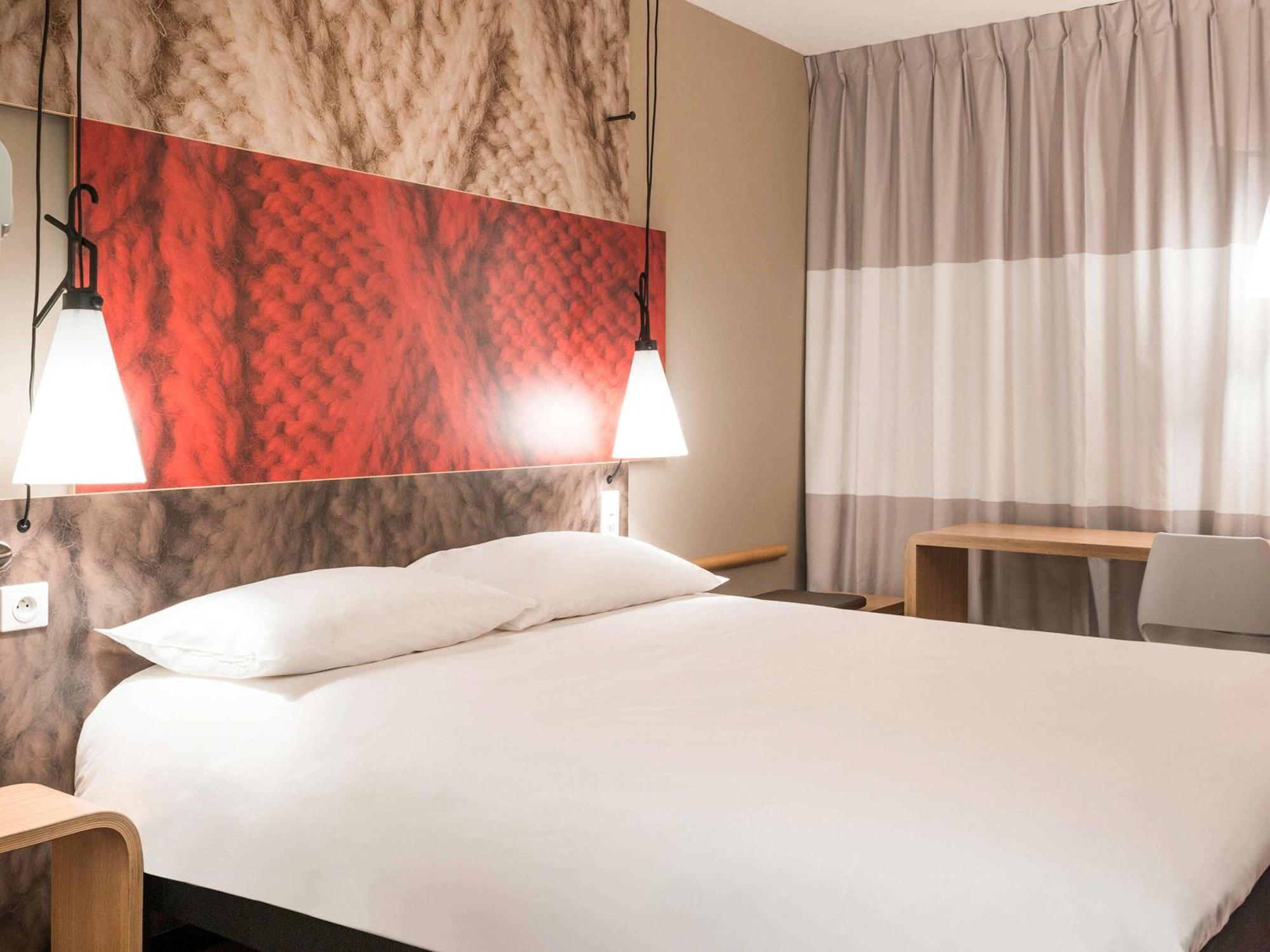 Ibis Manosque Cadarache Hotel Bagian luar foto
