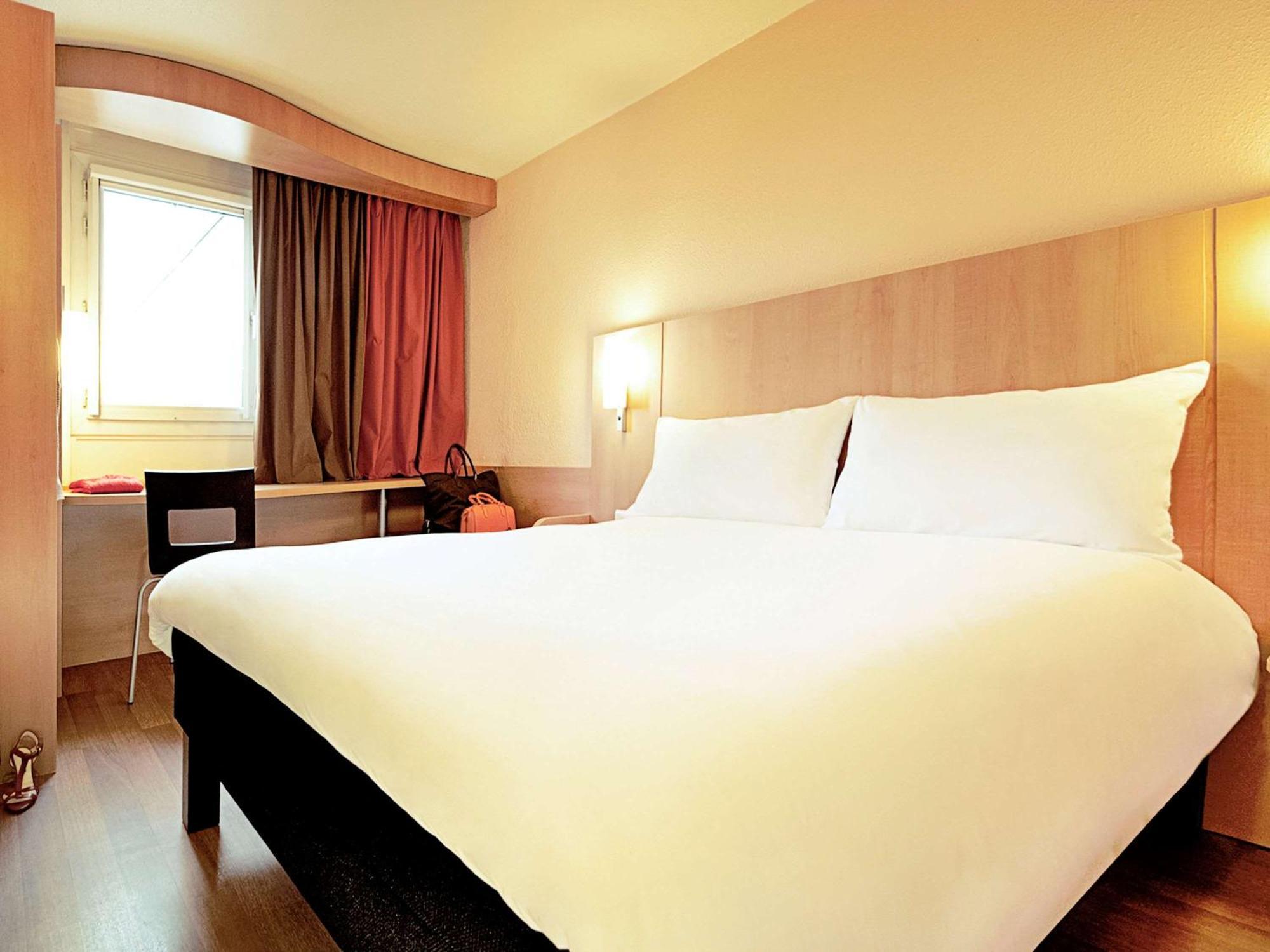 Ibis Manosque Cadarache Hotel Bagian luar foto