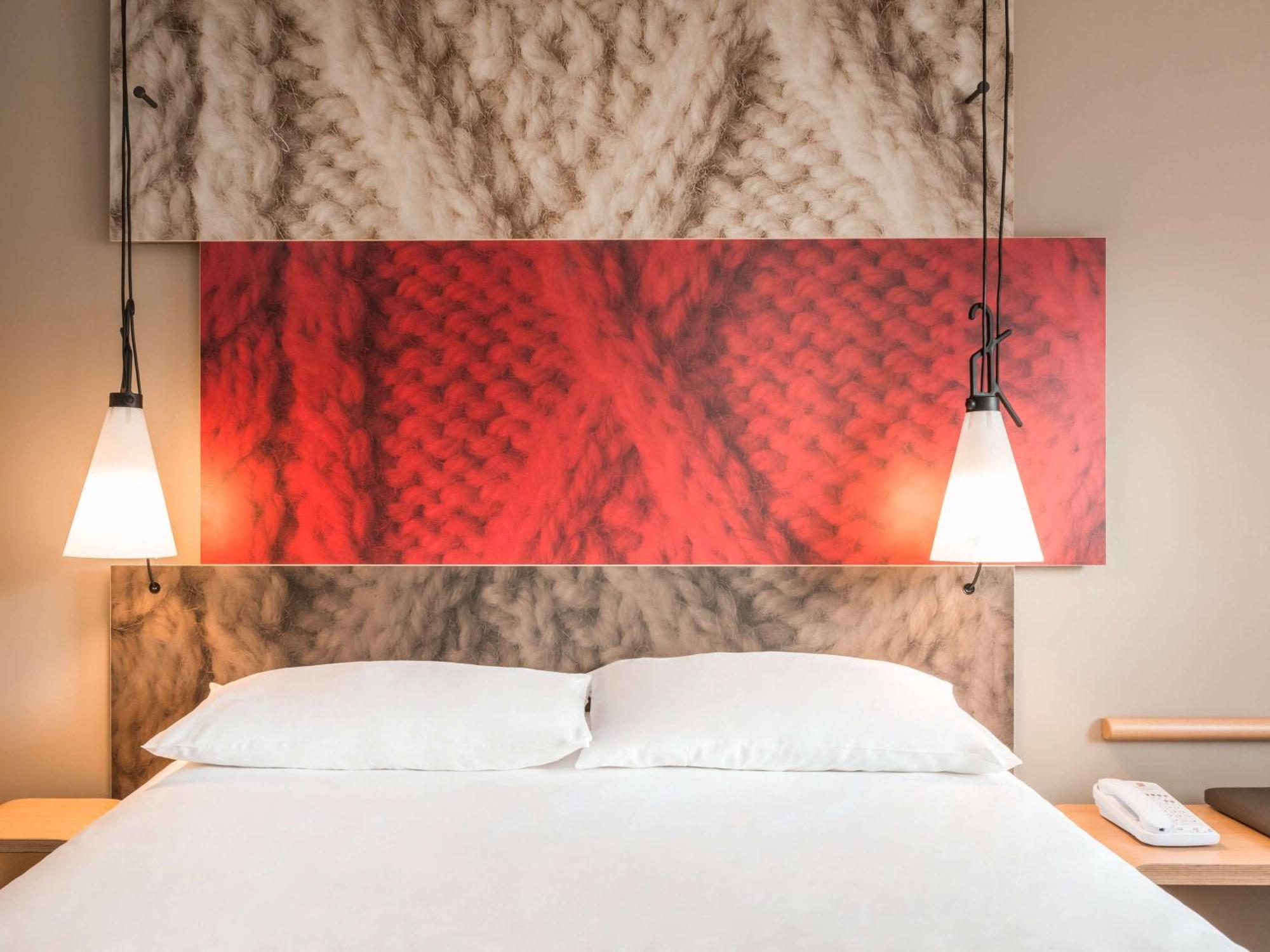 Ibis Manosque Cadarache Hotel Bagian luar foto