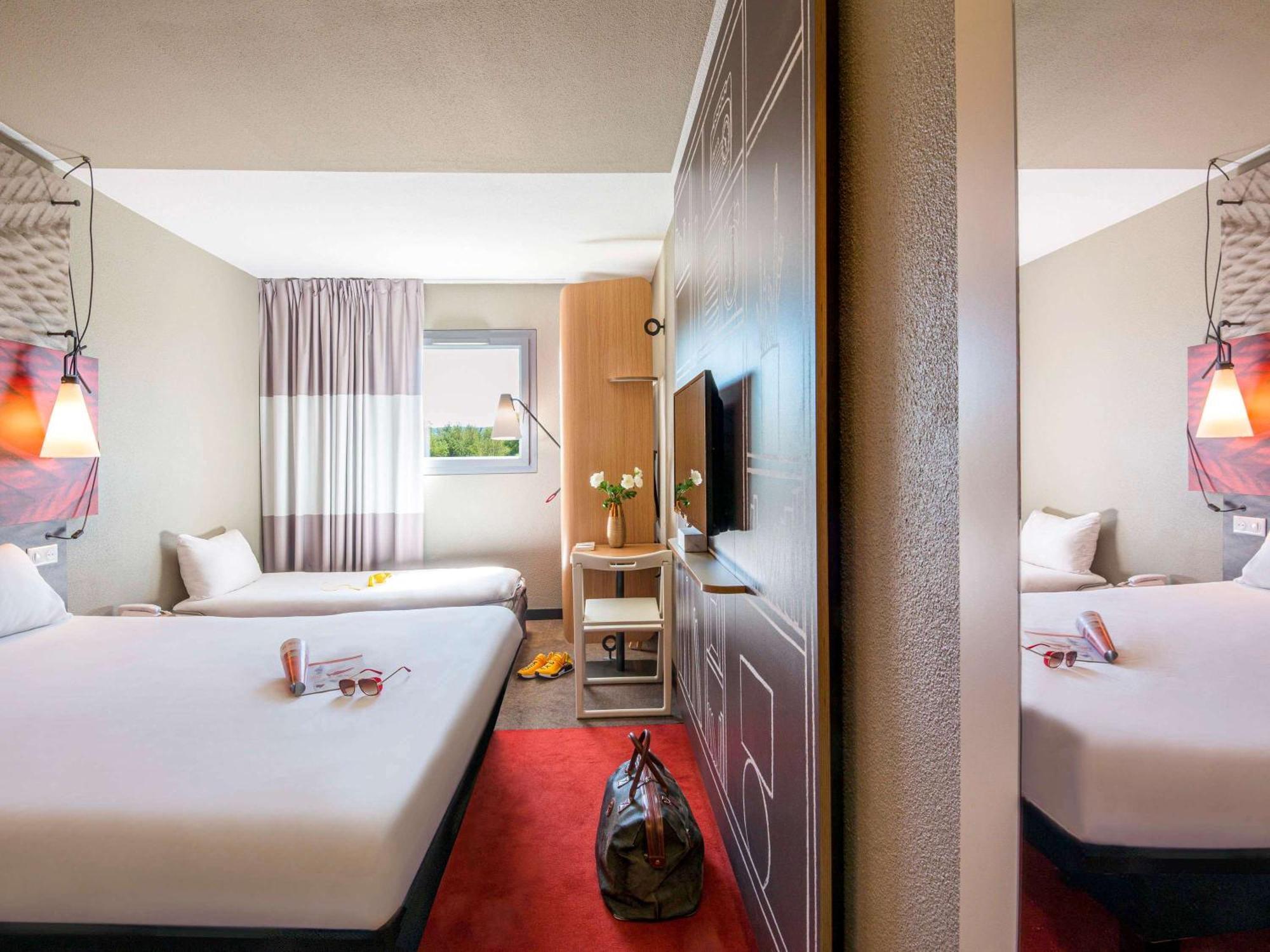 Ibis Manosque Cadarache Hotel Bagian luar foto