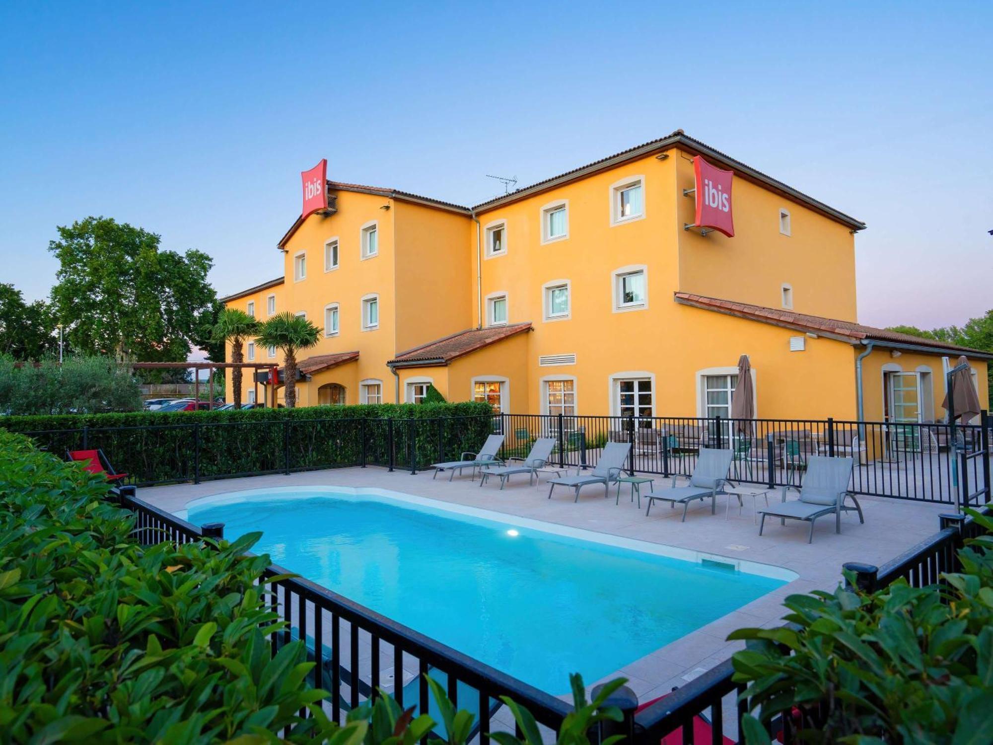 Ibis Manosque Cadarache Hotel Bagian luar foto