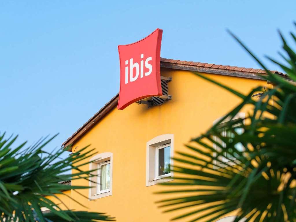Ibis Manosque Cadarache Hotel Bagian luar foto
