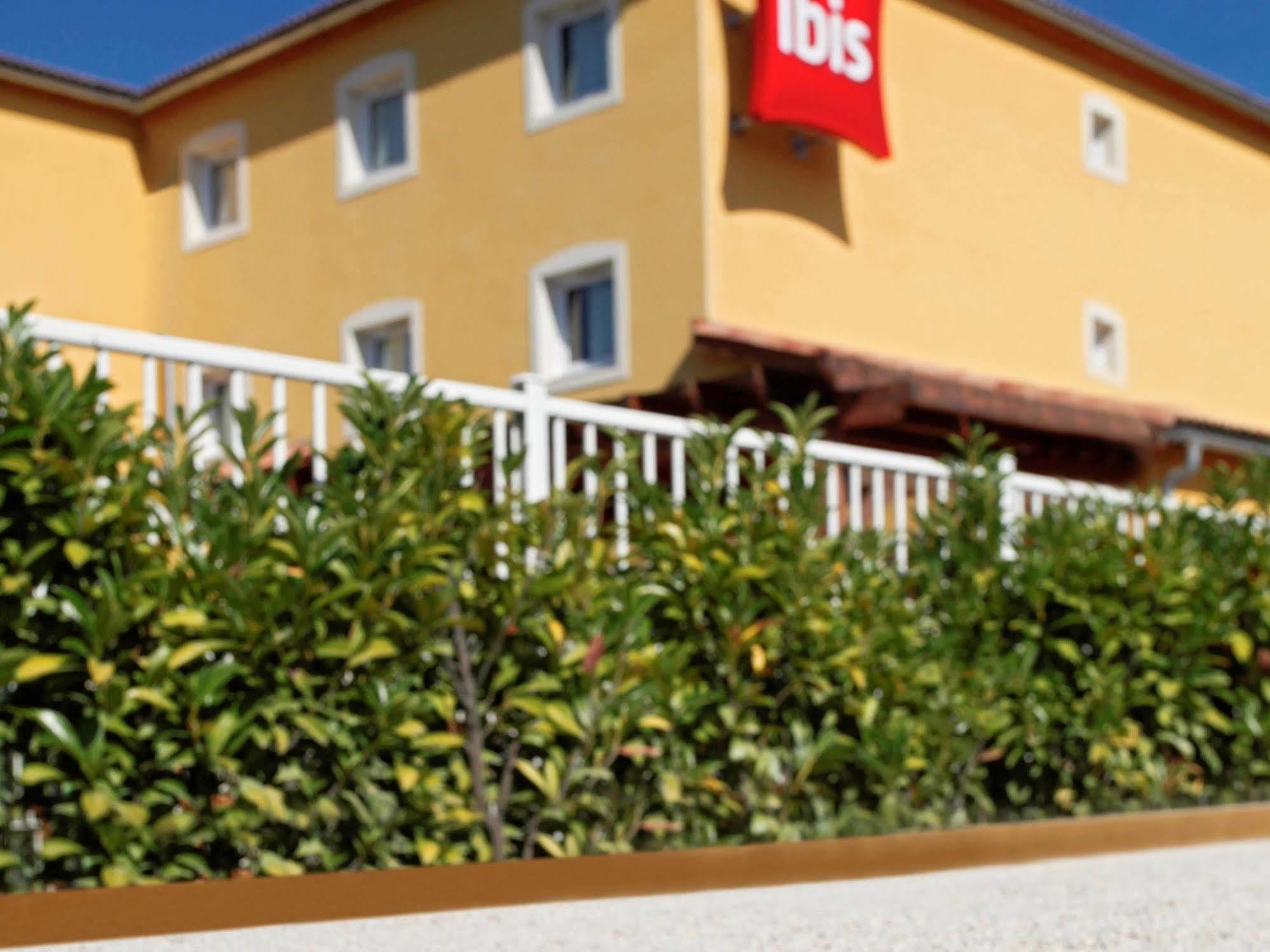 Ibis Manosque Cadarache Hotel Bagian luar foto