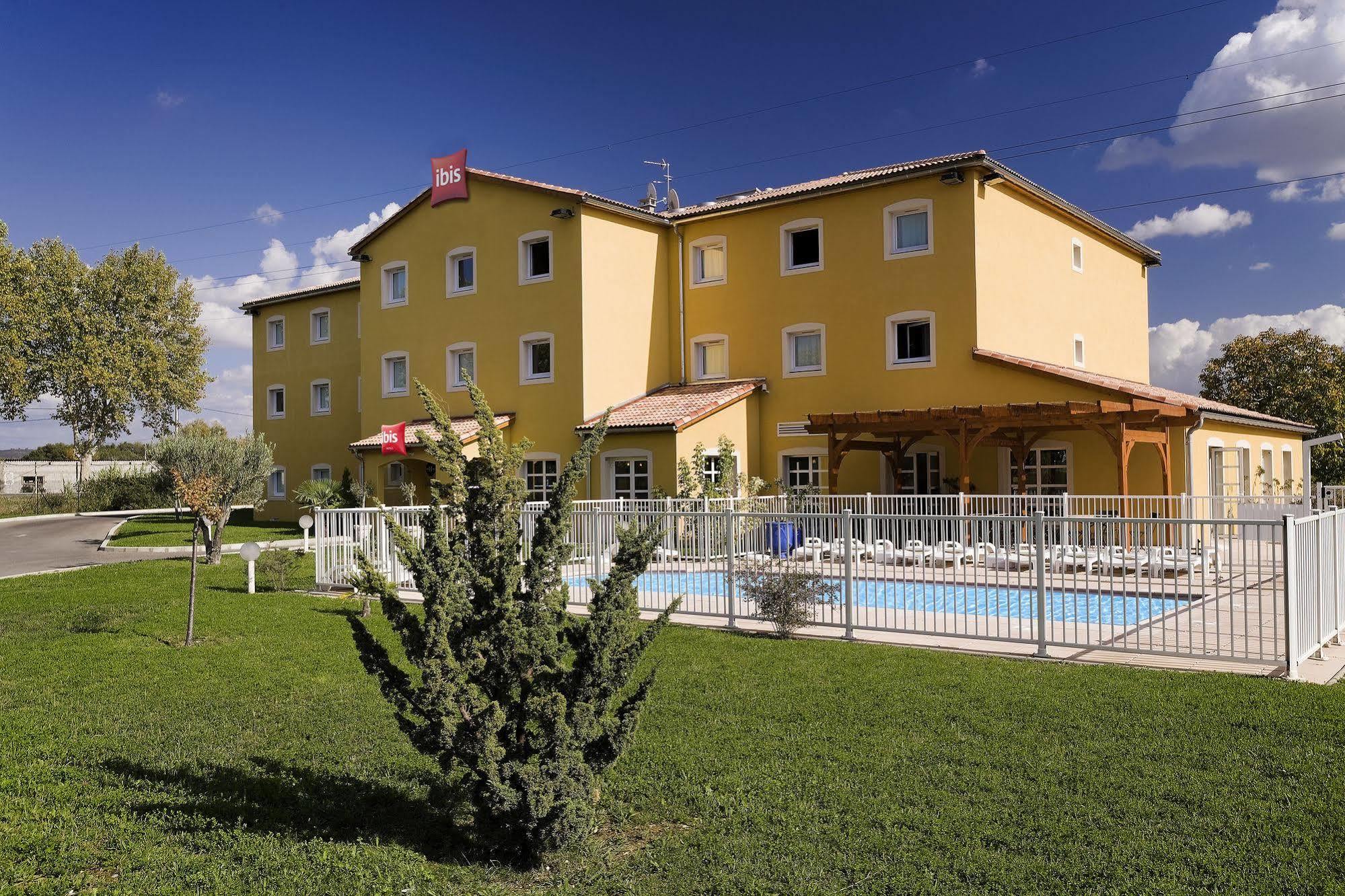 Ibis Manosque Cadarache Hotel Bagian luar foto